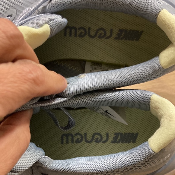 Women Nike size 6 - Picture 8 of 9